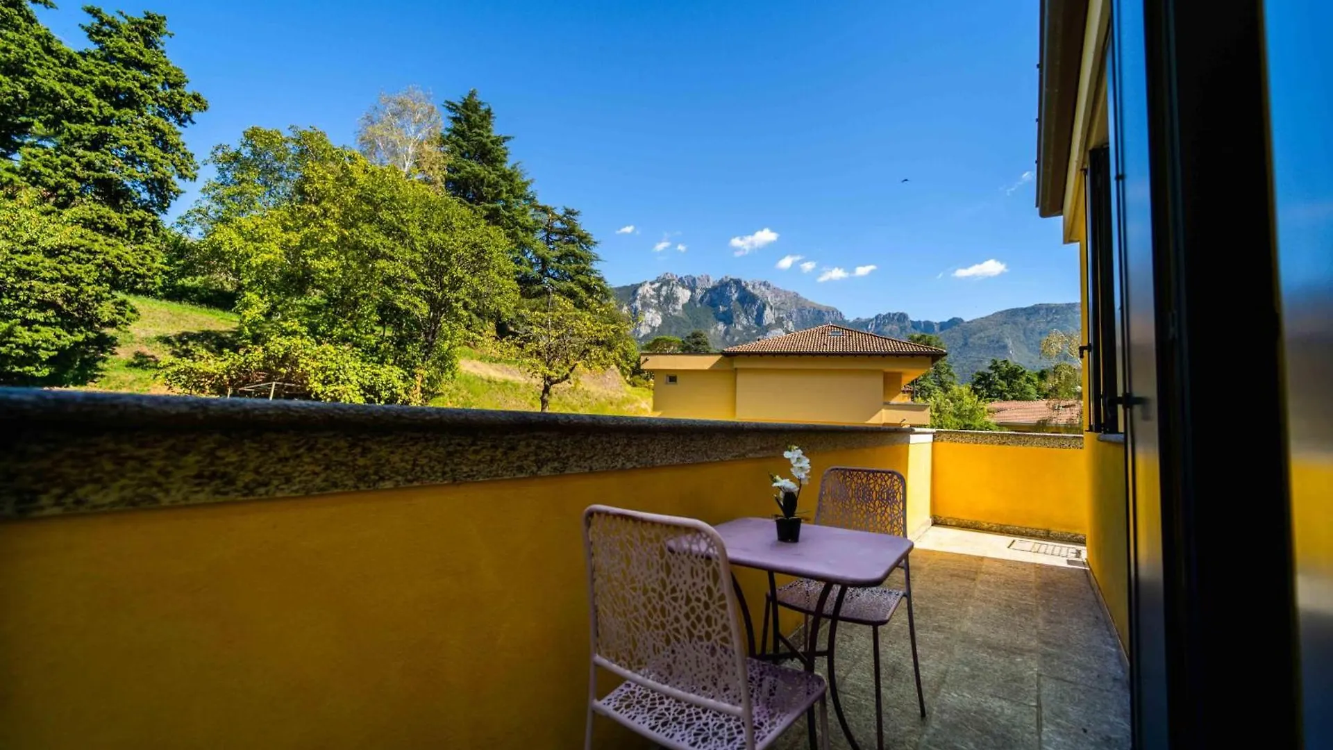 Montebello Lecco 0*,